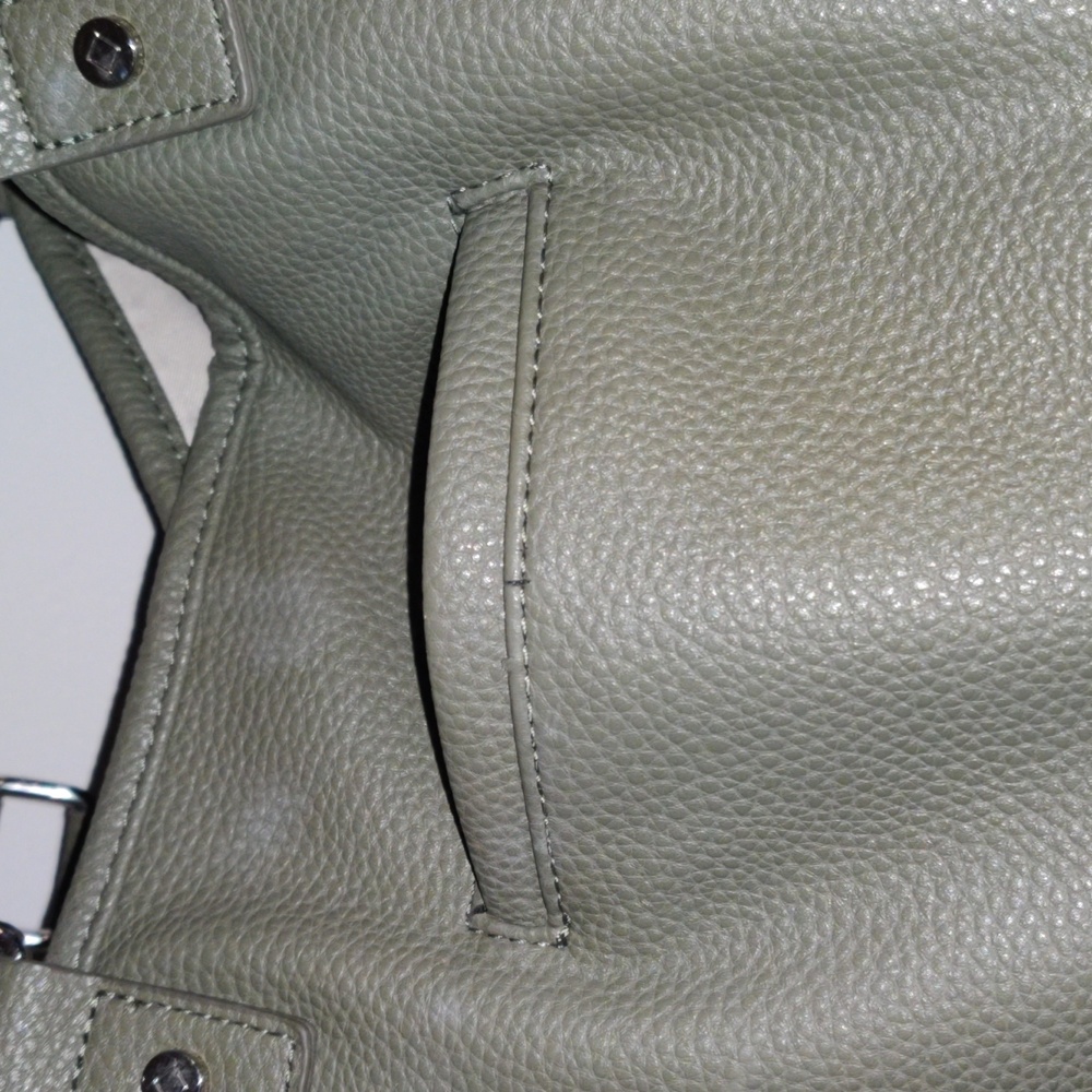 Purse ( No Name) - Picture 2 of 4